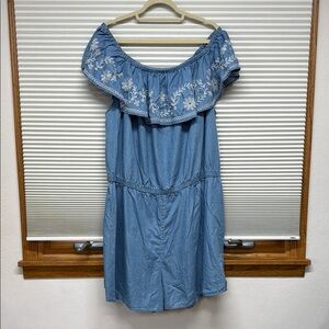Boutique Plus NWT Blue Chambray Off-Shoulder Floral Embroidered Shorts Romper